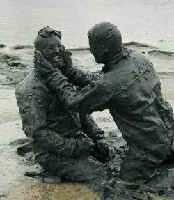 uglygunge: riggerbootman:   divhab:  Mud and rubber drysuits  Mmmnmmm I’d love to have this kind of fun with another guy !! 