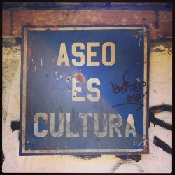 marxxxo:  Aseo es cultura, mensaje para todos los cochinos. #calle #lota #concepcion 