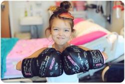 gettingahealthybody:  stunningpicture:  My neighbors daughter is fighting cancer for the 2nd time. This is her “Kick Cancers Ass” pose! Go Cami!   Go girl!