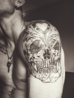 bodymark:  junkiemonkeybox.tumblr.com Artist: Stef Dess Shop: Tribal Act. Paris, France.  I don&rsquo;t really like skull tattoos, but everything about this guy is YES.