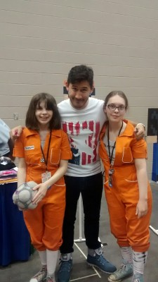 superraddiamond:  After a four hour wait and Mary keeping her stress and anxiety together, we finally meet markiplier he was so nice I’m glad i waited even if i got tired
