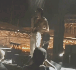 fishieszoo:  the1975ghosts:  rnatty:  Matty’s hip thrust in those beautiful white pants   this is gold  fucking hell