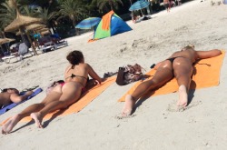 sleepingbeauty85:  Nice voyeur creepshots from the beach! Perfect tanned oily asses
