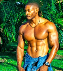Super Haitian Jonka | @fitkhing  Plant eater, Earth student, Fitness junkie  //Banana Lovers[This and more HERE]