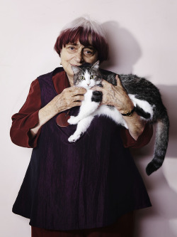 androphilia: Agnès Varda &amp; Nini photographed by Roberto Frankenberg, 2014 “This is all you need in life: a computer, a camera, and a cat.”— Agnès Varda 