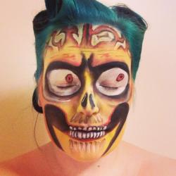 curvycalliecouture:  my mars attack face paint :D 