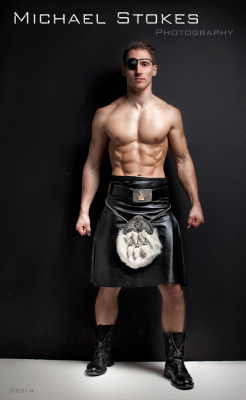 michaelstokes:  Scotsman in leather kilt  Something really hot about this. -fms