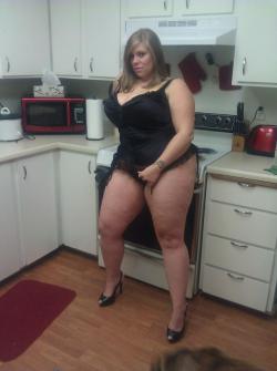 bbw-club:  luvbwbw:cellulitelova: bludcrimson2: Bludcrimson sez- Hubby is outta town and shes making me dinner. I love a thick woman that can cook.  want to hear the sounds she makes with a tongue penetrating her asshole.