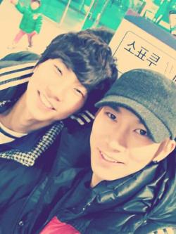 jkpopaddict:  eunkwang with his younger brother :D 