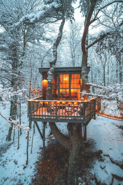 lsleofskye:  Watching the big flakes fall from a warm floating sanctuary | kylefinndempseyLocation: Georgetown, Maine, United States