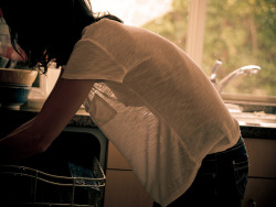 3always-0124:  mylittlesdirtydaddy:  3always-0124:  Doing the dishes  Awesomely  Lol 