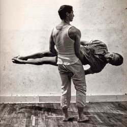 joeinct:  RIP -  Robert Rauschenberg - Dance Rehearsal, Steve Paxton and Robert Rauschenberg, Photo by Ugo Mulas, 1965