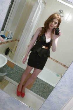 lucy-cd:  PicturesNew dress! I love it so much, absolutely adorable &lt;3