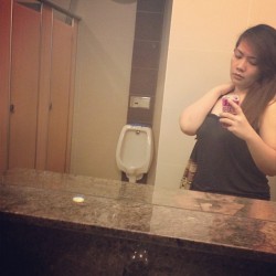 ipstanding:  bakit may #urinal sa #ladies’ #restroom?? mali ba ako ng pinasok?? waahhh by iapaula http://bit.ly/YyQuGq
