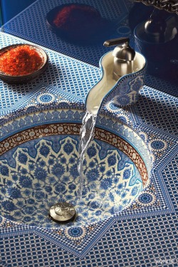 psychedelicfoxes:  Moroccan sink.  Sink porn