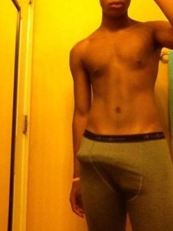 realthug29:  black-m4m:  Young Nigga With Thick Thighs  FOLLOW… http://black-m4m.tumblr.com/   PICS &amp; VIDEOS OF BIG DICK NIGGAZ WITH CUTE FACES.    Yes indeed thick thighs like his stomach doe