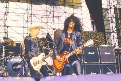 axl-land:  Duff and Slash - Live in England