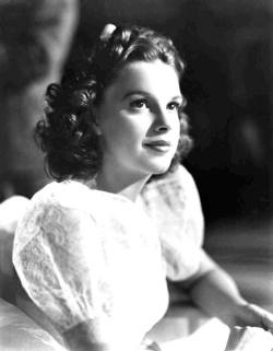 cobblestonestreet:  Judy Garland, 1940