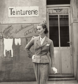 lauramcphee:  Chanel fashion study, April 1955 (Louise Dahl-Wolfe) 