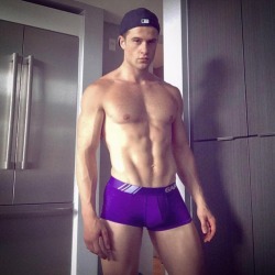gallery-garconmodel: ‪Feeling the 💜 with @richard.r.funk  #fitnessaddict #motivation #poser #bulge #selfie #purple #unicorn #nyc #la #vibes #mood #hot #humpday #😍‬