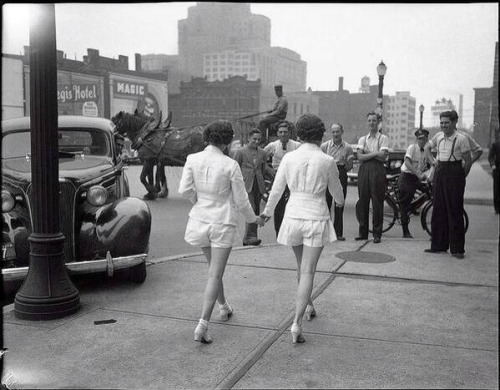  In 1937 two women caused a car accident by wearing shorts in public for the first time In 1937 a careless driver caused an accident when he took his eyes off the road to ogle 2 women wearing shorts in public for the first time. fucking thank you 
