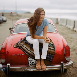 babes-and-cars:  Girl And Car  http://babes-and-cars.tumblr.com/  Pretty