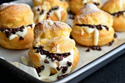 sweetoothgirl:    Cannoli Cream Filled Choux Pastry (Cream Puffs)   