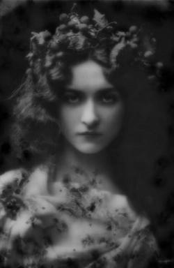  Maude Fealy, 1900 (1883 – 1971)  American stage and film actress who appeared in nearly every film made by Cecil B. DeMille in the post silent film era. 