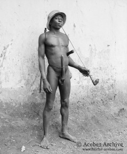 matrixbotanica:Somba (Batammariba) man with his elongated and enlarged penis. Circa 1953   Somba means ‘naked;’ 