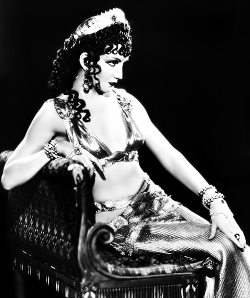 dessinnoir:  Claudette Colbert - Cleopatra (1934) 