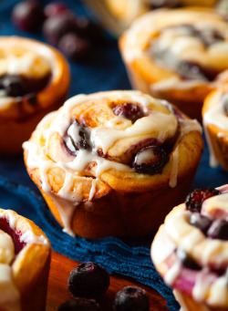 guardians-of-the-food:  Brown Butter Blueberry Sweet Rolls