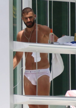 tit75009:  stratisxx: Sexy arab soccer player Karim Benzema shows us his jock ass  le boule de karim benzema 