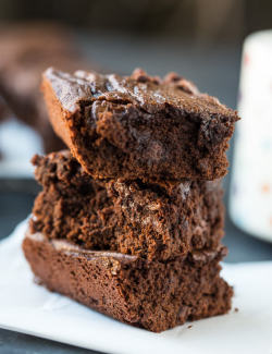 chocolate-dessert:  chocolate-dessert:  fullcravings:  Caramel Macchiato Brownies  