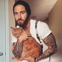 beardsplustattoos:    Travis DesLaurier  + his kitteh