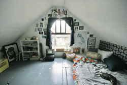 antiquitate:  art space attic 1 by coreena on Flickr. 
