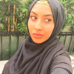 ummahboutique:  H&amp;M Just Hired Its First Hijab-Wearing Model And She’s Awesome   