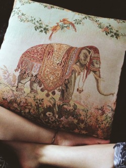 opaque-mandala:  New cushion cover the boyfriend gave me 