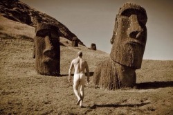 nudelifestyle:  Rapa Nui - Easter Island - when the Dutch arrived on Easter Sunday 1722 and gave the island of Rapa Nui their name, the culture for men was nude with tattoos 