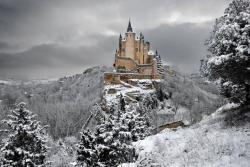 i-traveltheworld:    The Alcázar of Segovia - Segovia, Spain💞🌍  