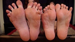nice-feetmitzi:Foot fetish men and movies foot fetish