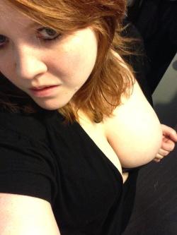 Here is HR fan Carina, a busty redhead giving us a great view of her breasts. She is @leiranirac on Twitter.