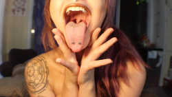 scarybabe:  Quality mawshots anybody?~ These are screenshots from my newest vore fetish clip, check it out!  Clips4Sale 