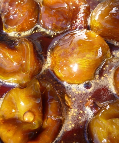 figs preserved in spiced wine syrup