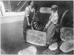 historical-nonfiction:  Women delivering ice, previously a man’s job, during WWI circa 1918
