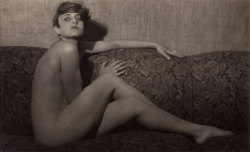 grandma-did:  magoothings posted the first one here.  I had two that matched. Antonio Garduño, Desnudo de Nahui Olin en el sillón II, 1924. (Grandma’s all about sets, dontcha know) 