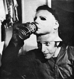 acoolguy: dat-soldier: Behind the scenes pictures of Nick Castle (Michael Myers) enjoying a Dr Pepper on the set of Halloween 1978 and 2018. this spooky fella is just having a classic gooferoni and cheese over here 