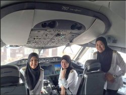 sixpencee:  An all-female crew lands an airliner into a country they’re not allowed to drive in. Royal Brunei Airlines first ever female trio in the flight deck: operating flight BI081 from Brunei to Jeddah. This make me so happy! 