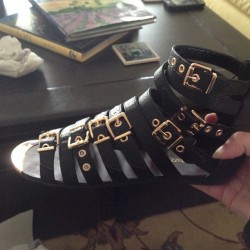 New shoes #shoedazzle #sandal #gladiator #rachelzoe #pick #love #black #gold #straps