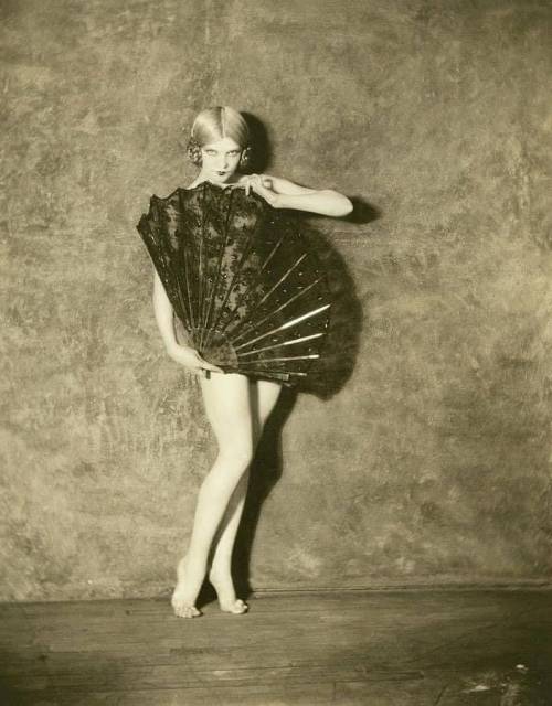 the1920sinpictures:1926 Dancer Claire Luce on Broadway in Ziegfeld’s production of “No Foolin’”. From Karen Starr, FB.