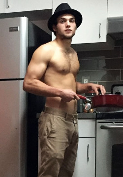zacefronsbf:  dylansprayberry: When u spend three hours cookin u better dress to impress cus someone just might snap a pic!! 